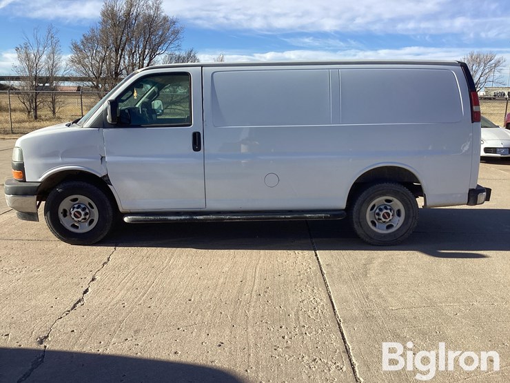 2017-gmc-2500-image-8