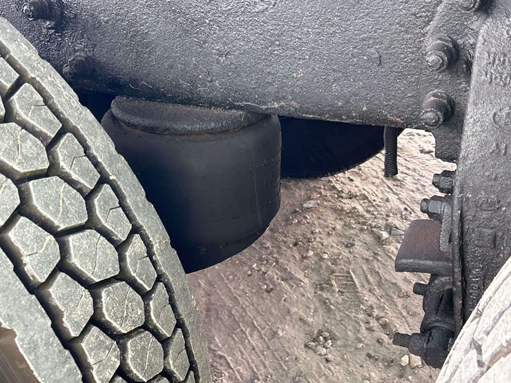 2004-peterbilt-357-image-22