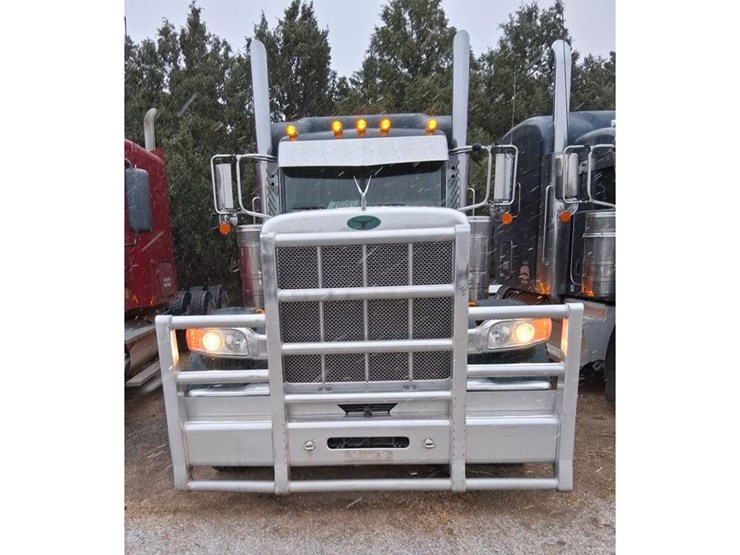 2023-peterbilt-389-image-4