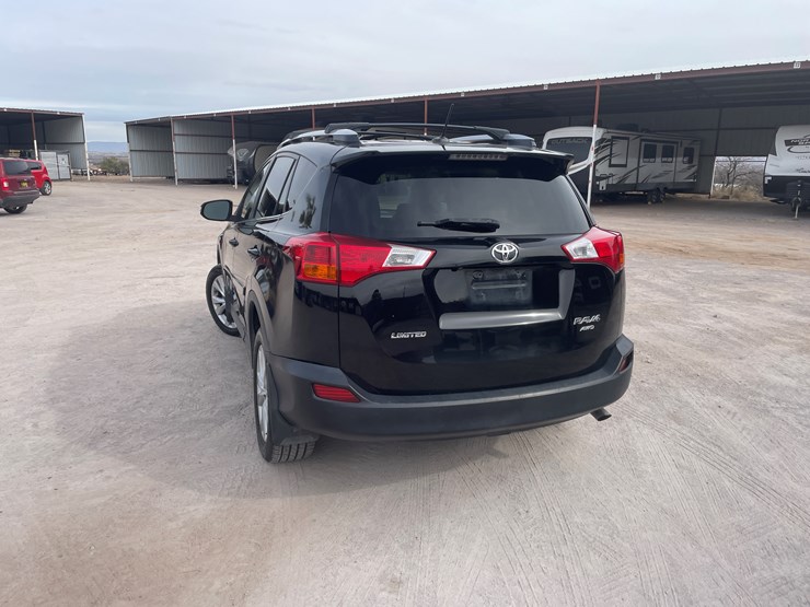 2013-toyota-rav4-image-10