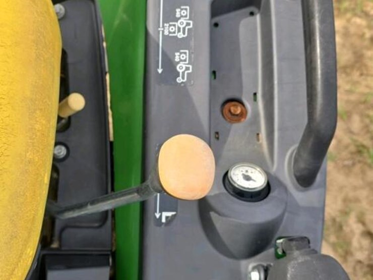 2017-john-deere-1025-image-14