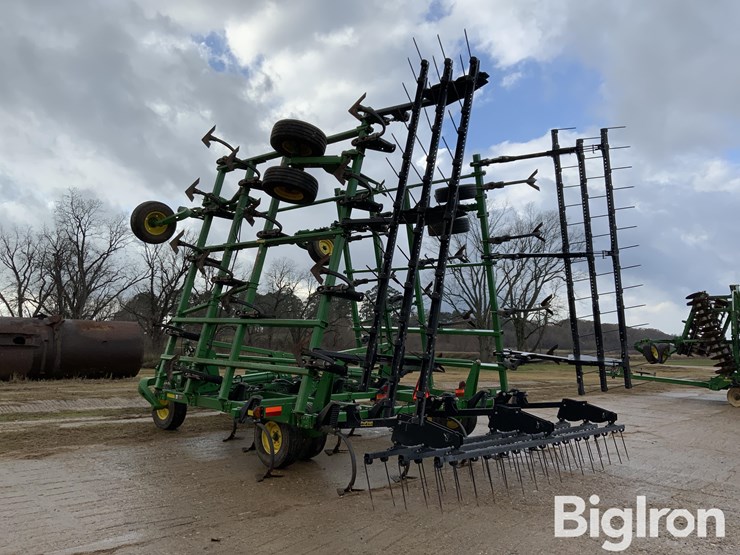 2021-john-deere-2430-image-7