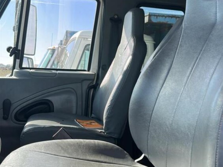 2006-international-durastar-4400-image-13