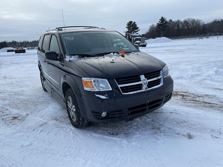 2010-dodge-grand-caravan-image-3