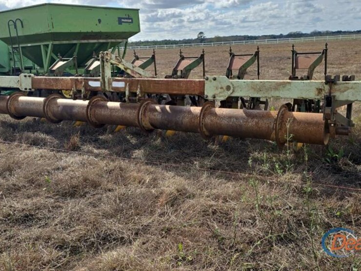 kmc-strip-till-w/-cover-crop-roller-image-8