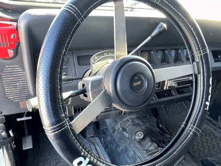 1995-jeep-wrangler-image-21