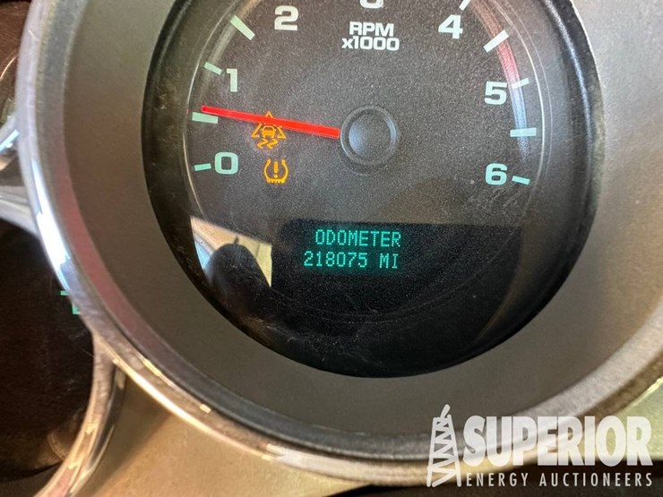 2011-chevrolet-2500-image-2