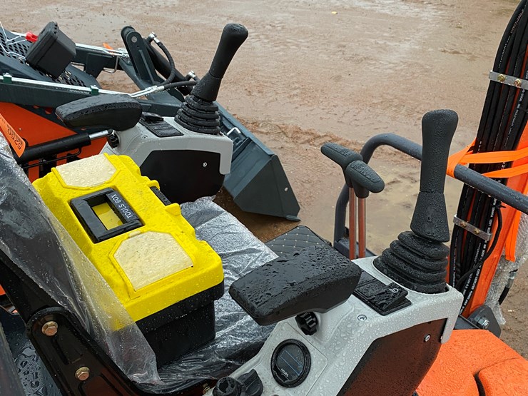 #138-•-land-hero-me18-mini-excavator-(mosinee,-wi)-image-11