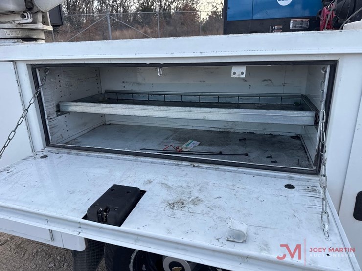 2016-chevrolet-silverado-3500-image-19