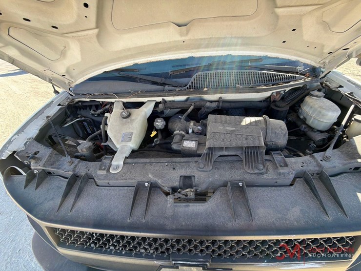 2013-chevrolet-3500-image-21