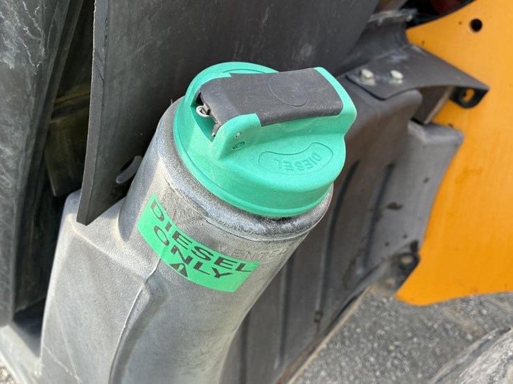 2014-jcb-telescopic-reach-lift-image-9