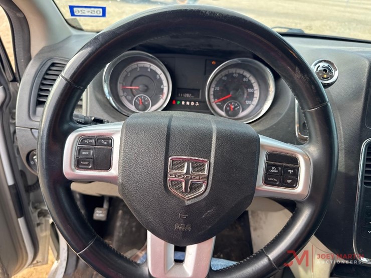 2016-dodge-grand-caravan-image-26