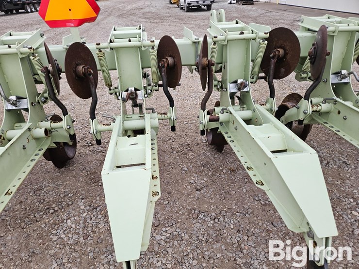 orthman-835-002-8r30-high-clearance-cultivator-image-19