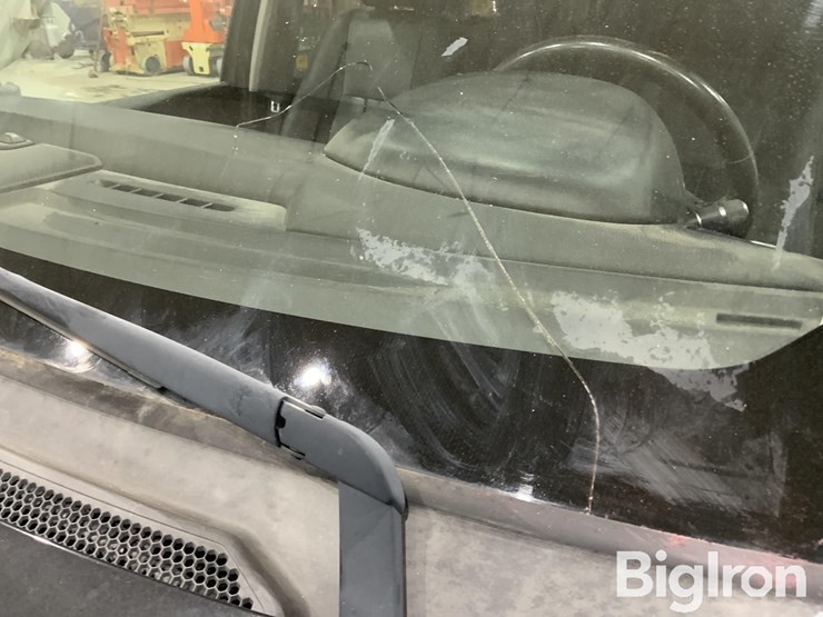 2016-land-rover-lr4-image-12