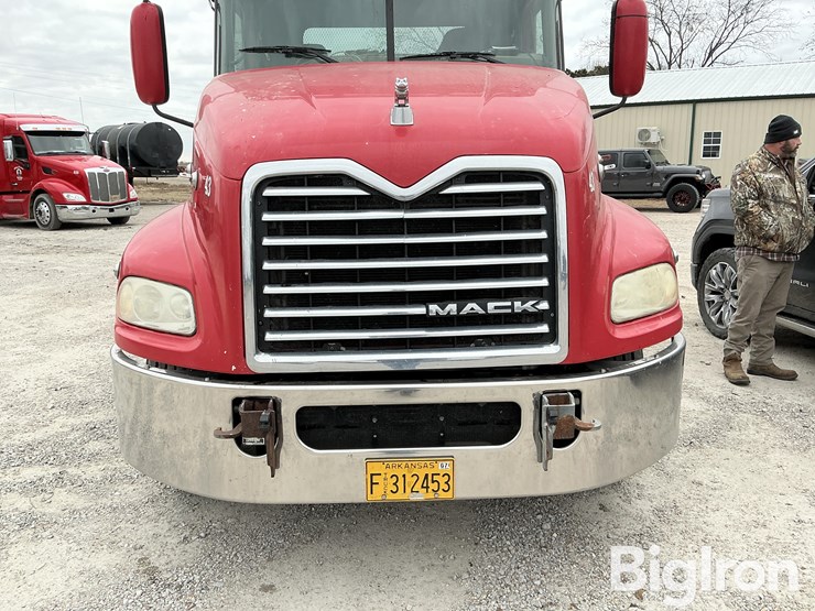 2016-mack-pinnacle-cxu613-image-18