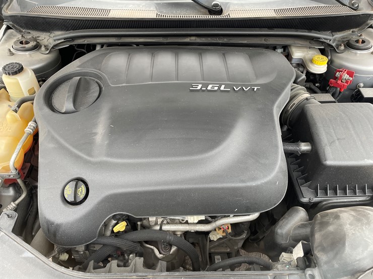 #111-•-2013-chrysler-200-(nm-title)-image-45