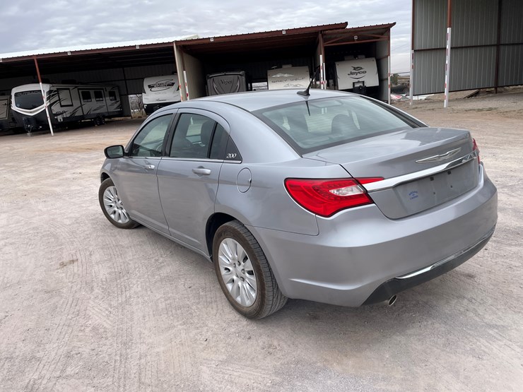 #111-•-2013-chrysler-200-(nm-title)-image-8