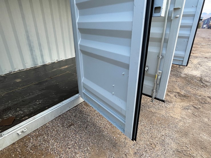 #200d-•-40'-container-image-34