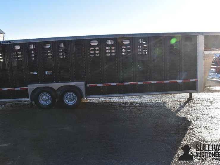 2020-wilson-livestock-trailer-image-4