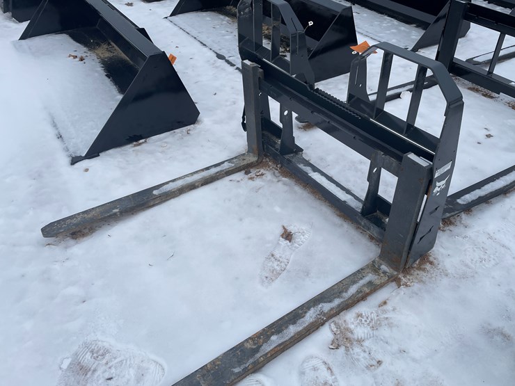 bobcat-pallet-fork-image-1