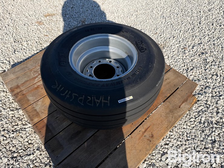 bkt-12.5l-15fi-load-range-f-tire-&-silver-8-bolt-rim-image-3