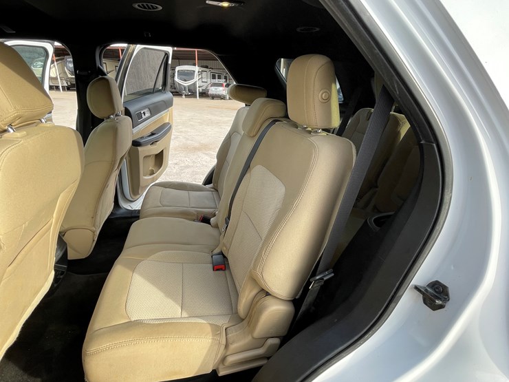 2017-ford-explorer-image-110