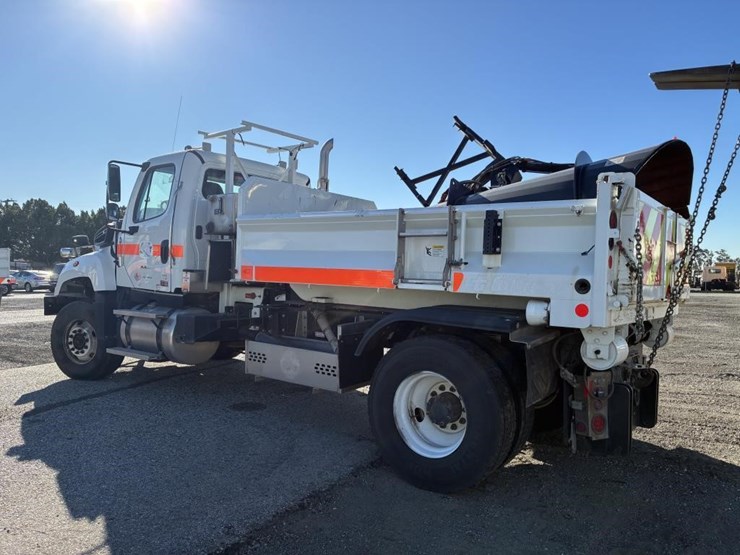 2021-freightliner-dump-truck-image-4