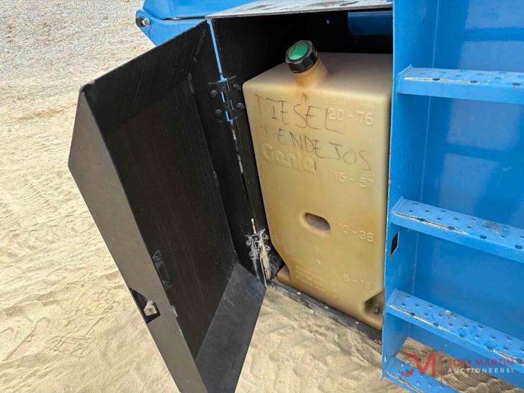 2015-genie-gs4390-roughterrain-scissor-lift-image-14