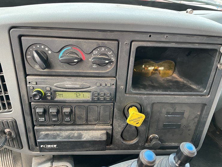 2007-international-7400-image-54