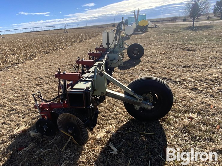 orthman-8r30-fertilizer-bar-image-4