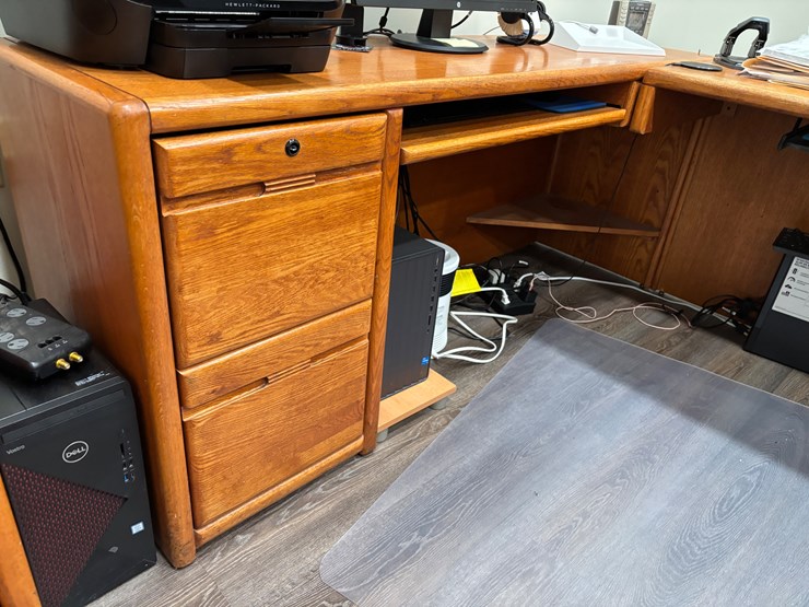 #203-•-desk-with-matching-file-cabinets-image-8