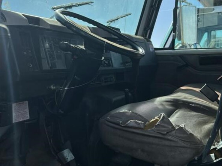 1998-international-4700-image-10