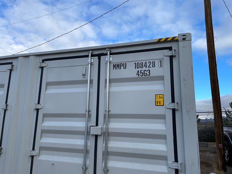 #200d-•-40'-container-image-3