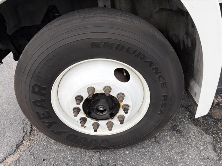 2016-hino-box-truck-image-8