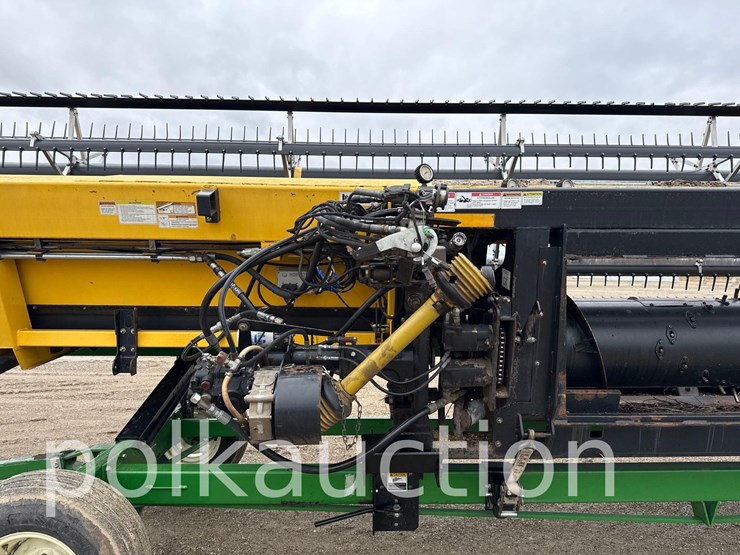 new-holland-88c-image-4