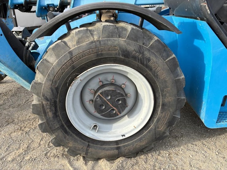 2015-genie-gth-10telescopic-reach-lift-image-9