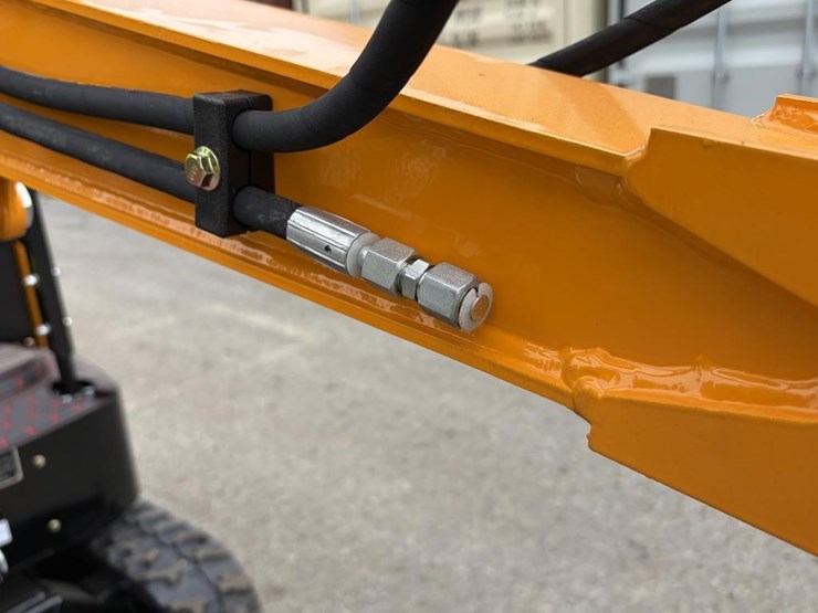 2025-vicsec-vc15-excavator-image-12