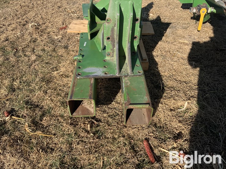 john-deere-8235r-image-19