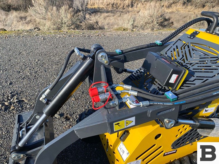 2025-sdlanch-sdll60-mini-skid-steer-loader-image-8