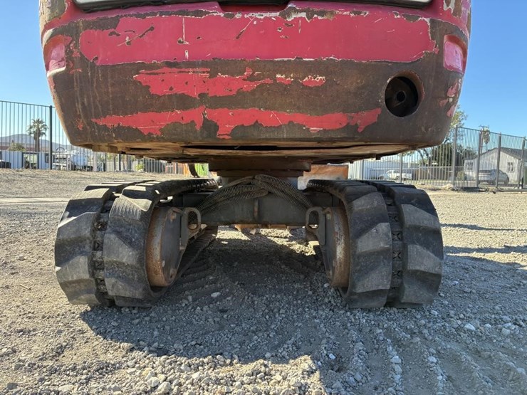 2015-takeuchi-excavator-tb216-image-11