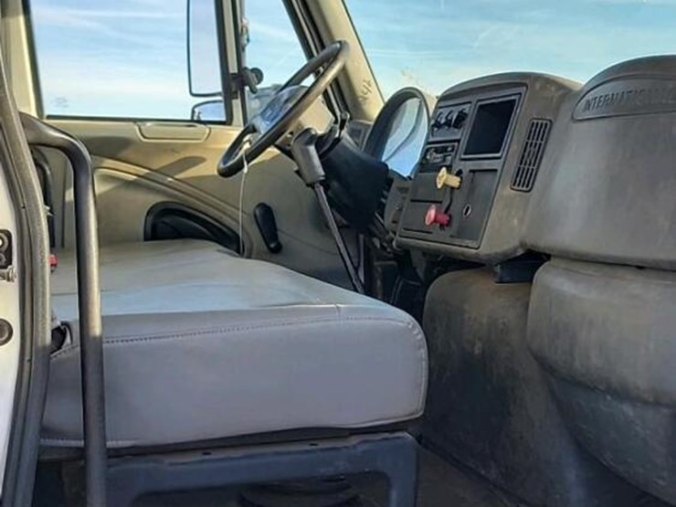 2006-international-durastar-4300-image-6