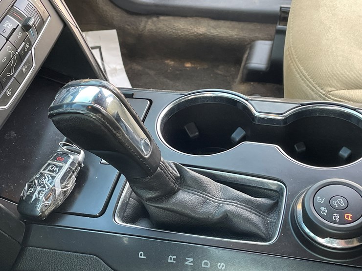 2017-ford-explorer-image-82