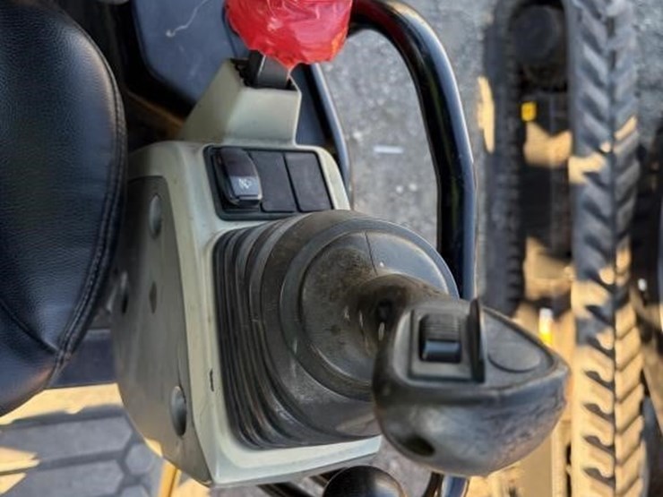 2017-caterpillar-305.5e2-cr-image-23