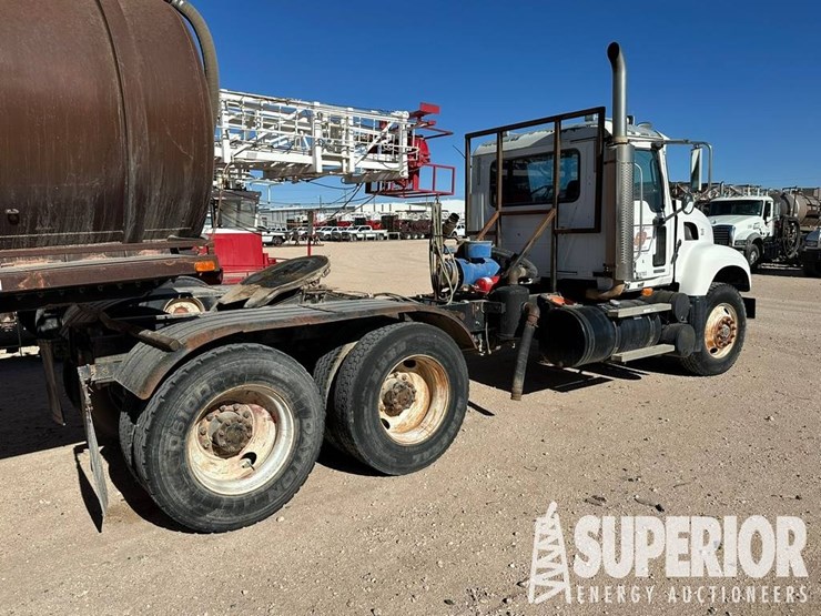 (x)-2006-mack-cv713-t/a-vacuum-truck,-vin-1m2ag11...-image-4