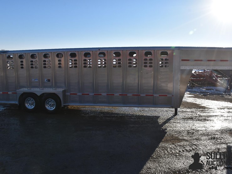 2025-wilson-livestock-trailer-image-4