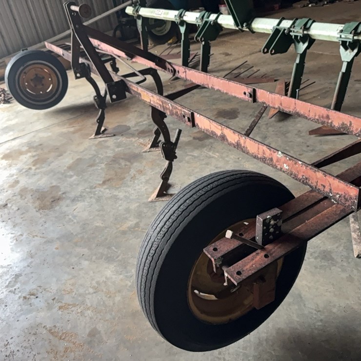 Pittsburgh 4 row cultivator with gauge wheels