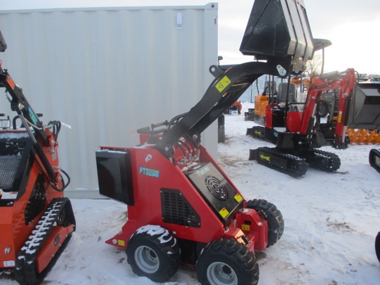 #6595-•-future-ft-323w-mini-skid-steer-electric-start-open-operator-station,-40-in-bucket-300kg-lifting-capacity-640kg-image-1