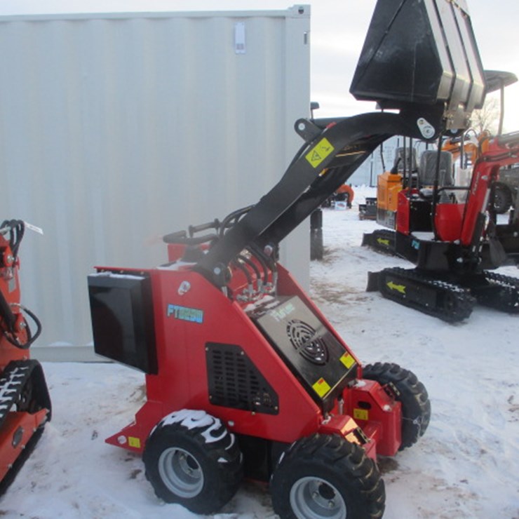 #6595 • Future FT-323W Mini Skid steer electric start Open Operator Station, 40 in Bucket 300kg Lifting capacity 640Kg