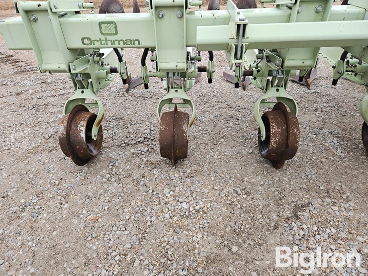 orthman-835-002-8r30-high-clearance-cultivator-image-10