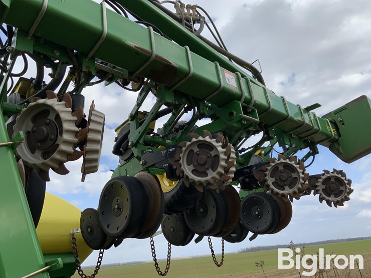 2015-john-deere-1725-image-17